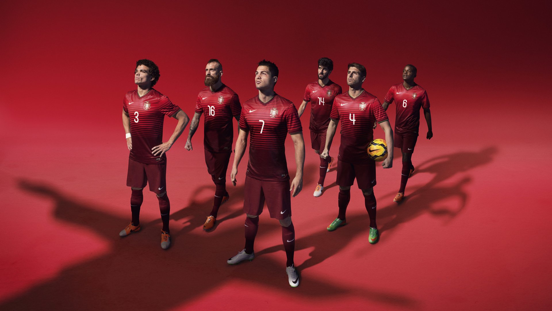 中国女篮赛后团建增强凝聚力，中国女篮集体照片